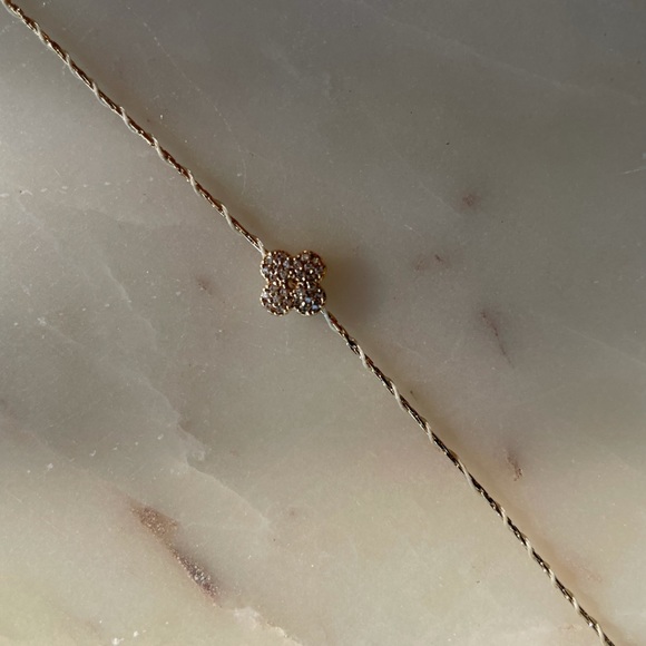 Dainty flower bracelet! Super cute for summer - Picture 3 of 3